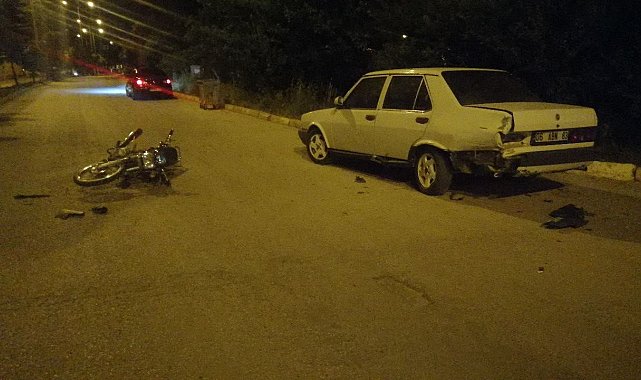 Yalvaç'ta park halindeki araca çarpan 17 yaşındaki motosiklet sürücüsü ağır yaralandı