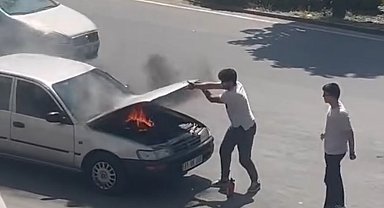 Yanan otomobili duyarlı vatandaşlar söndürdü