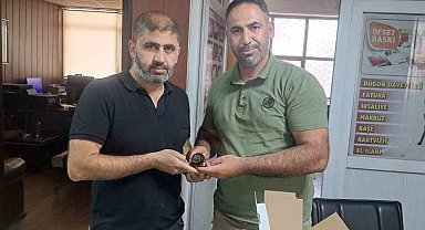 Yaralı halde bulunan ebabil kuşu doğa koruma ekiplerine teslim edildi