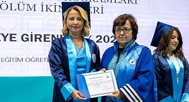 Yarım kalan üniversite hayalini 51 yaşında 2.'likle tamamladı