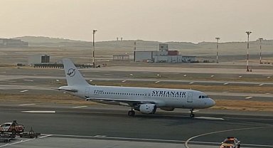 Yaşanan iç savaşın bitmesinin ardından uluslararası uçuşlara açılan Suriye'de, ülkenin bayrak taşıyıcısı Syrian Air uçağı İstanbul Havalimanı'na geldi.