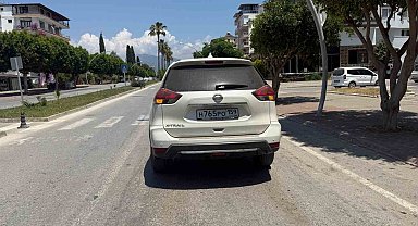 Yayaya yol veren araca çarpmamak için kaza yaptı