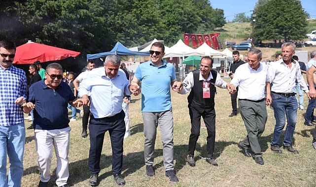 Yayla şenliklerinde Vali Aslan horon oynadı