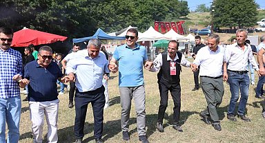 Yayla şenliklerinde Vali Aslan horon oynadı