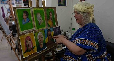 Yazdığı kitapların karakterlerini tuvale taşıdı