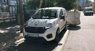 Yeni bisiklet yoluna araç engeli