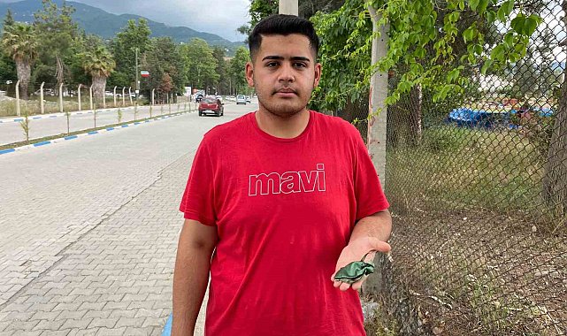 Yerde bulduğu 40 bin TL'lik altını sahibine teslim etti
