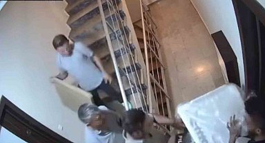 Yetkili servisin çalışanları beyaz eşya getirdi, terlik çaldı