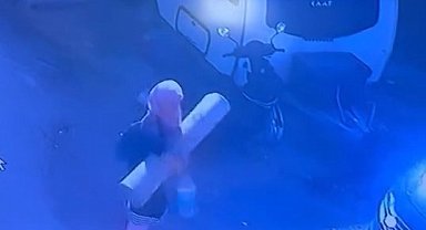 Yıkamaya gönderilecek halıları atıldı zannedip götürdü: O anlar kamerada