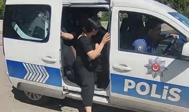 YKS ilk oturumuna geç kalan öğrencilere polis desteği