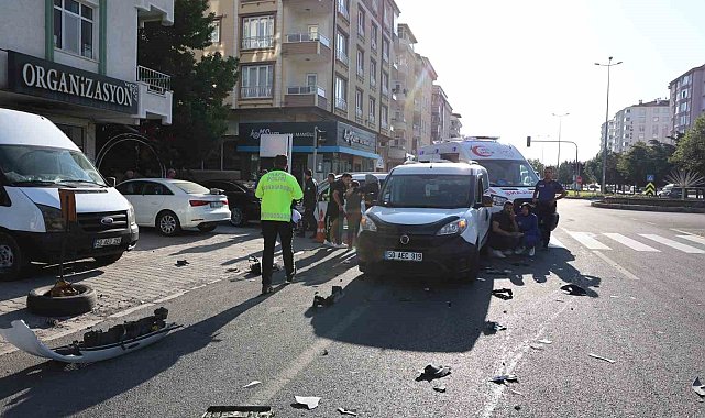 Yola kontrolsüz çıkan sürücü kazaya neden oldu: 3 yaralı