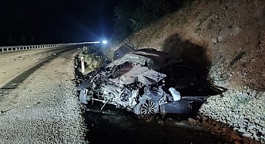 Yolcu otobüsü ile otomobil çarpıştı: 1 ölü, 8 yaralı