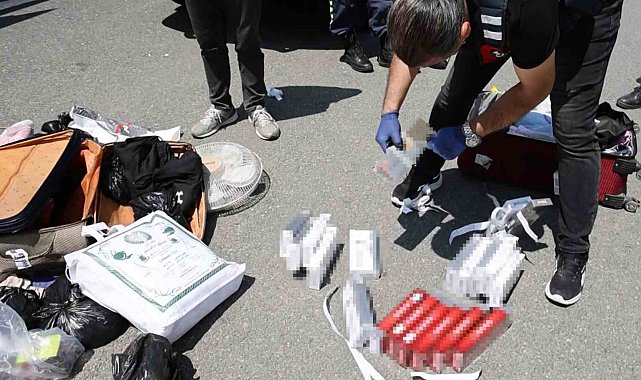Yolcu otobüsündeki valizden kaçak sigara çıktı