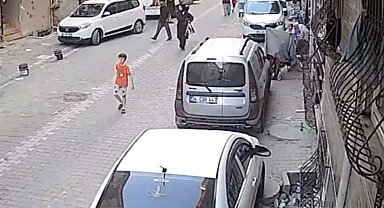 Yolda yürüyen kadın, hırsızın hedefi oldu; cebinden telefonu çalındı