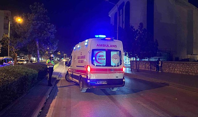 Yolun karşısına geçmeye çalışan kişiye çarptı, aracını bırakıp kaçtı