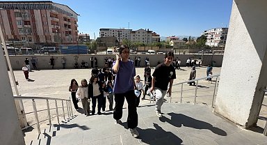 Yüksekova'da YKS heyecanı: 24 okulda 6 bin 600 öğrenci sınava girdi