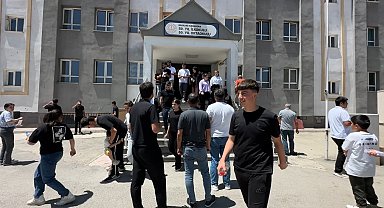 Yüksekova'da YKS sınavın birinci oturumu sona erdi