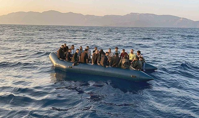 Yunanistan'ın geri ittiği 21 düzensiz göçmen kurtarıldı