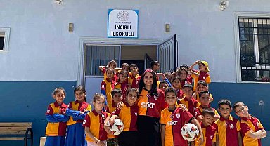 Yunus Akgün, köy okulundaki öğrencileri gönderdiği formalarla sevindirdi