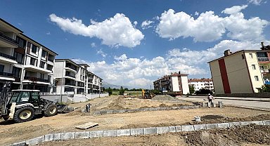 Yunus Emre Mahallesi'nde yeni çocuk parkı yapımına başlandı