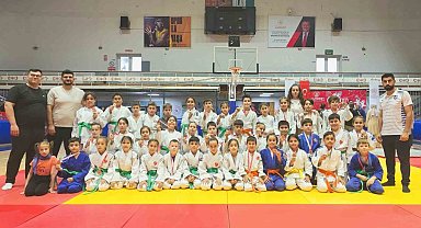 Yunusemreli minik judocular madalyaya doymuyor