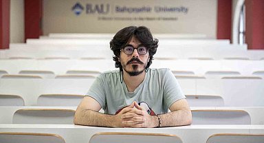 Yüzde 60 görme engeline rağmen önce YKS Türkiye şampiyonu oldu, şimdi de üniversiteyi birincilikle bitirdi