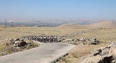 Yüzlerce bisikletli tarihi yerlere ulaşmak için pedal çevirdi