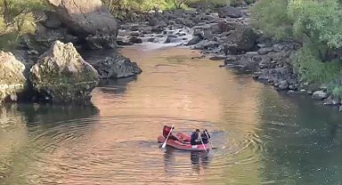 Yüzmek için girdikleri nehirde boğuldular