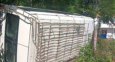 Zonguldak'ta minibüs devrildi: 3 yaralı