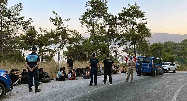 22 düzensiz göçmen ve 2 göçmen kaçakçısı yakalandı