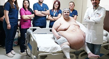 310 kiloluk hasta, sedyede geldiği hastaneden yürüyerek çıktı