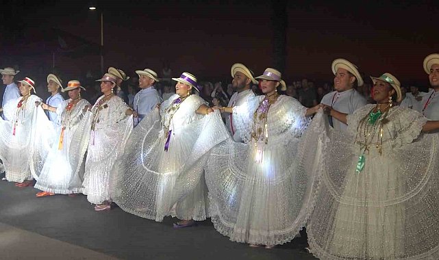 38. TUFAG Uluslararası Halk Dansları Festivali renkli görüntülerle başladı