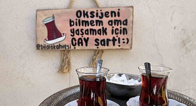 50 yıldır çaycılık yapan esnaf bunaltıcı sıcakta da ocağın başında