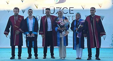 53 yaşında üniversiteden mezun oldu: Bölümü birincilikle bitirdi