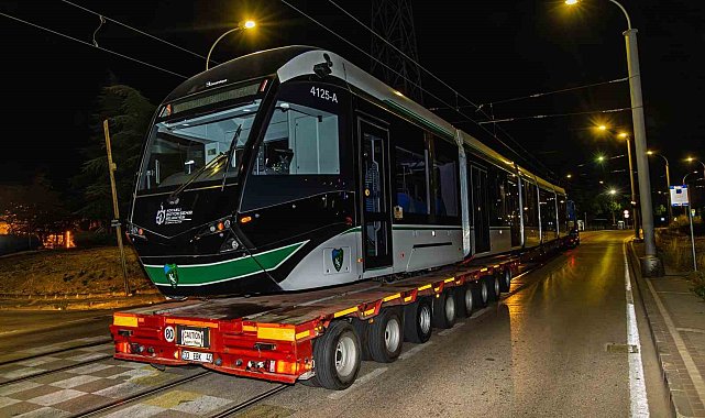 7'nci tramvay raylara indirildi