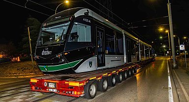 7'nci tramvay raylara indirildi