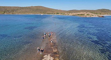 Adadan adaya denizden yürüyerek geçtiler