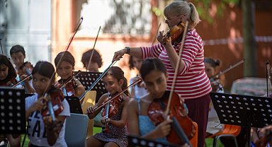 Adalar Çocuk ve Gençlik Orkestrası'ndan uluslararası ilk müzik okulu