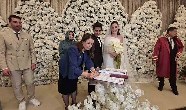 Adalet Bakanı'nın eşi nikah şahidi oldu