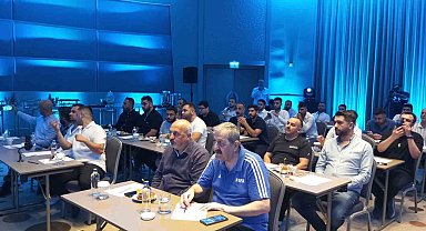 Adana Demirsporlu taraftarlardan "Yaşasın Demirspor" kampanyası