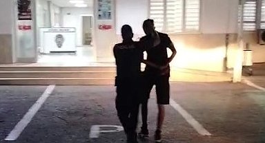 Adana'da 12 yıl hapis cezasıyla aranan hırsız yakalandı