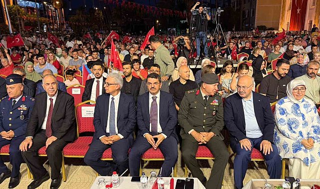 Adana'da '15 Temmuz Demokrasi ve Birlik Günü' nöbeti tutuldu, şehitler anıldı