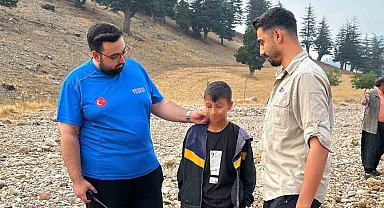 Adana'da kayıp olarak aranan çocuk komşusunun damında uyurken bulundu