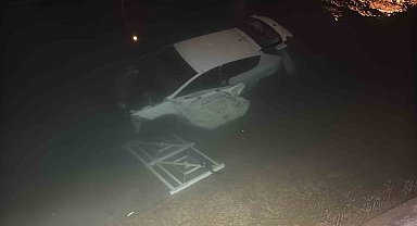 Adana'da otomobil sulama kanalına düştü: 3 yaralı
