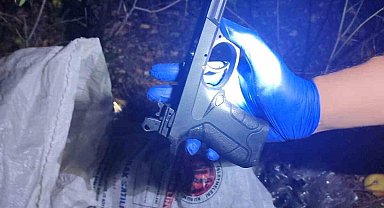 Ağaç altında çuval içinde tabanca ve tüfek parçaları bulundu