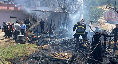 Ahırda yangın çıktı 30 hayvan telef oldu