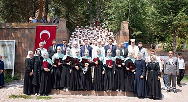 Ahlat'ta 83 öğrenci mezun olarak hafız oldu