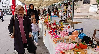Aile Destek Merkezleri'nde üreten anneler ve çocuklarının ürünleri vatandaşların beğenisine sunuldu