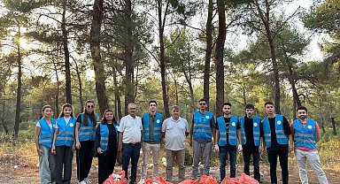 AK Parti'li gençlerden çevre temizliği