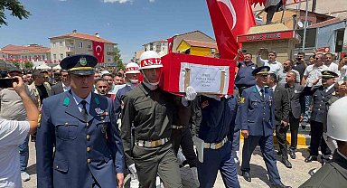 Aksaraylı şehit Özkan Özkanlı dualarla son yolculuğuna uğurlandı